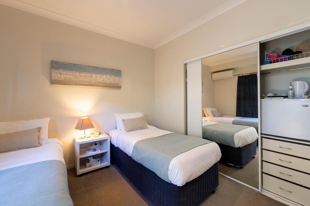 Beachhouse Bed And Breakfast Redcliffe Exteriör bild